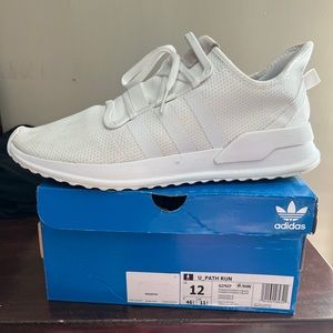 Adidas womens size 12 white tennis shoe